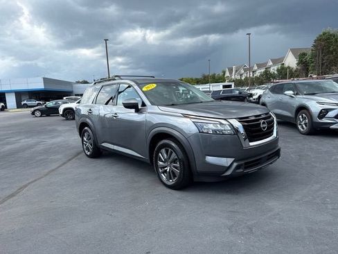 Used 2023 Nissan Pathfinder SV AWD/4WD image 1