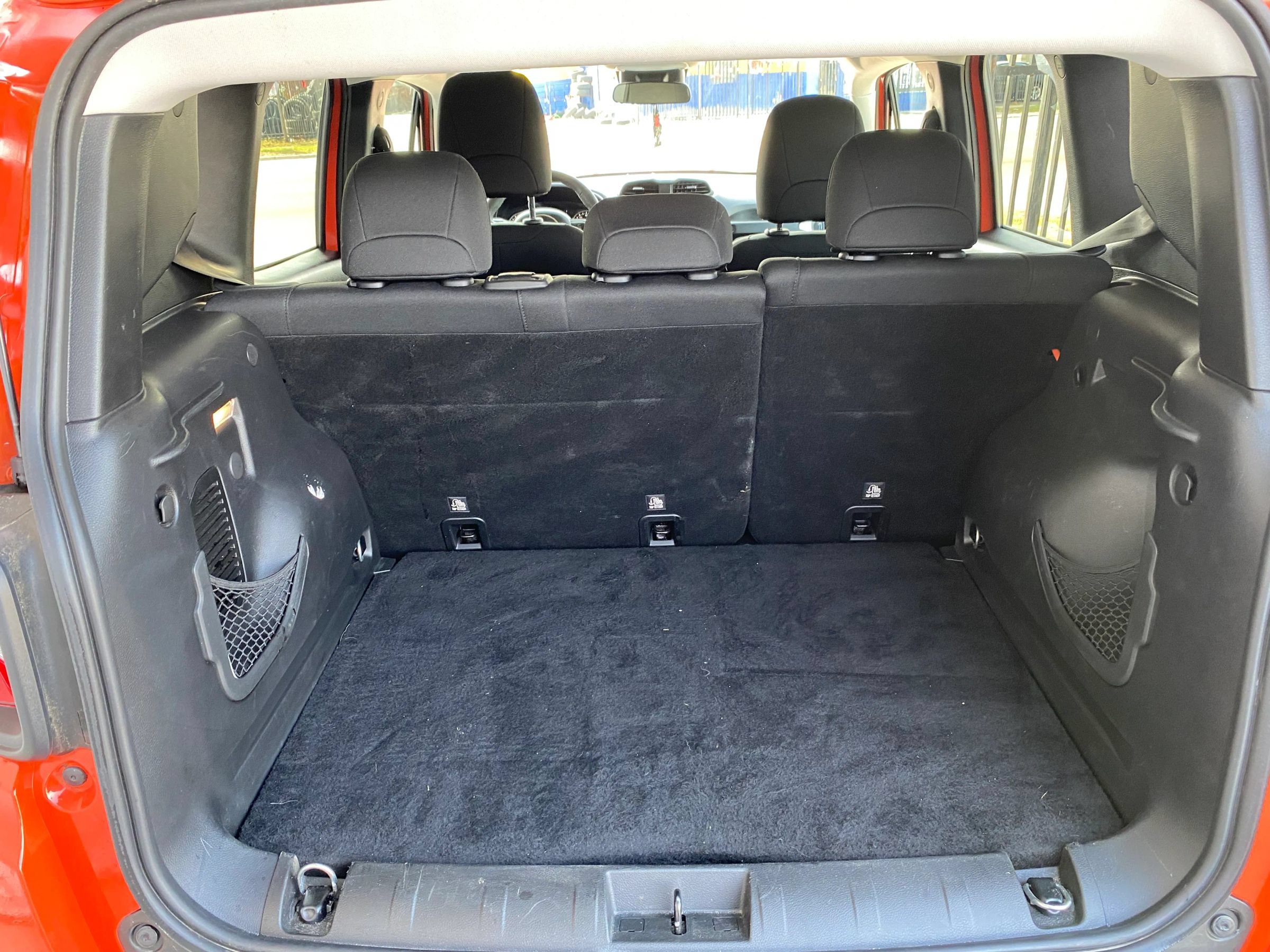 Used 2019 Jeep Renegade Latitude FWD image 10