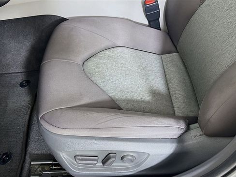 Used 2018 Toyota Camry LE image 19