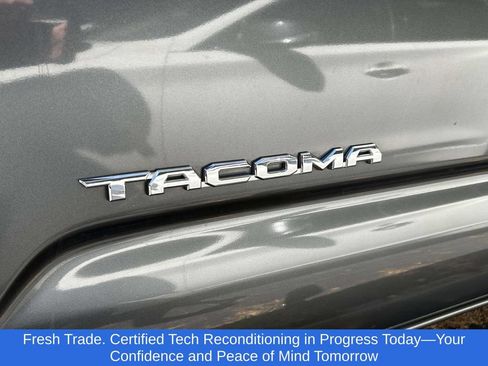 Used 2017 Toyota Tacoma TRD Off-Road w/ Tow Package RWD image 5