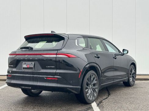 Used 2025 Toyota Crown Signia w/ Advanced Technology Package image 5