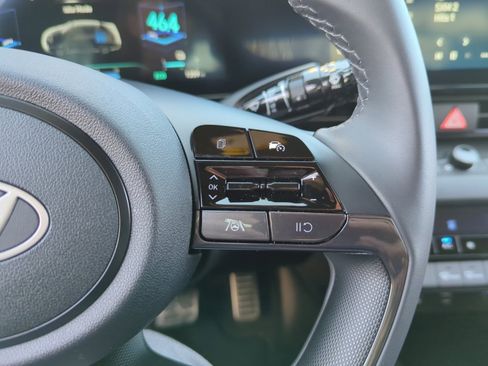 Certified 2025 Hyundai Elantra SEL image 28