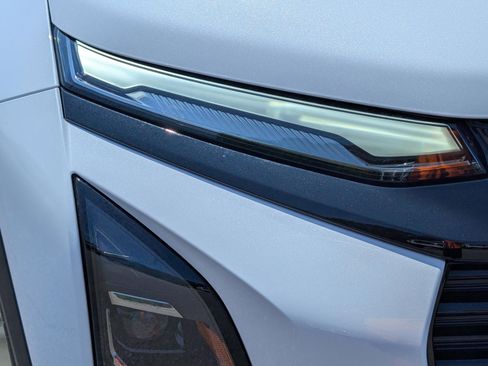 New 2026 Chevrolet Equinox RS w/ Convenience Package III FWD image 4