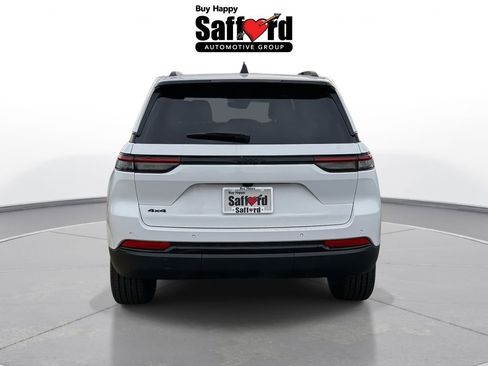 New 2025 Jeep Grand Cherokee Altitude AWD/4WD image 8