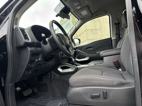Used 2023 Nissan Frontier SV image 17