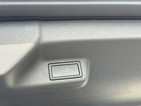 New 2025 Volkswagen ID. Buzz Pro S Plus image 15