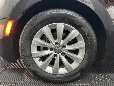 Used 2018 Volkswagen Beetle 2.0T S image 35