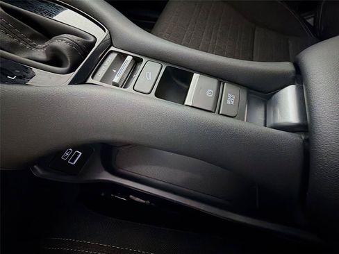 Used 2023 Honda HR-V LX image 37
