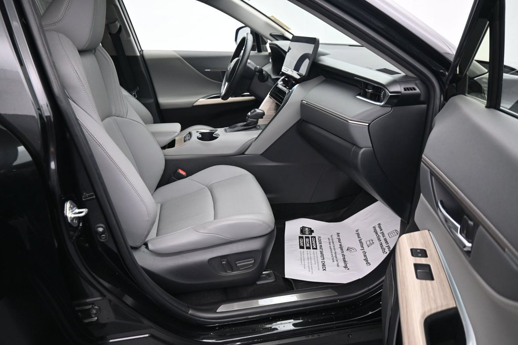 Used 2023 Toyota Venza Limited AWD/4WD image 13