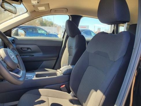 Used 2025 Nissan Kicks S image 11