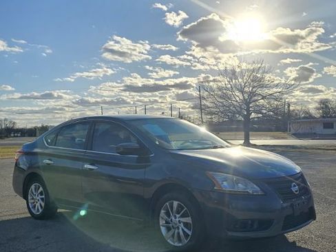 Used 2014 Nissan Sentra SV w/ SV Driver Package FWD image 2