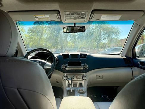 Used 2011 Toyota Highlander SE w/ Tow Pkg AWD/4WD image 11