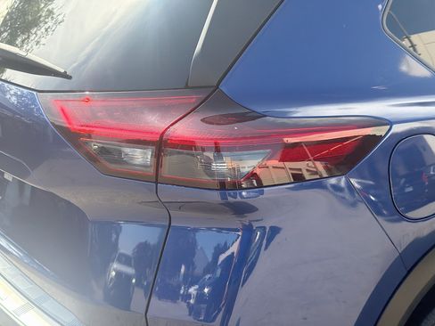 Used 2021 Nissan Rogue S FWD image 27