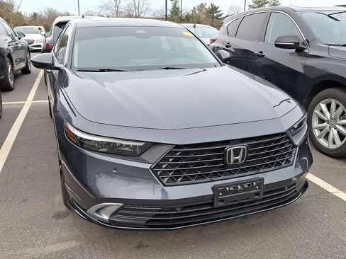 Used 2025 Honda Accord Touring image 2