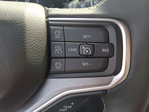 Used 2025 Jeep Wagoneer L 4WD image 22