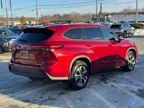 Used 2020 Toyota Highlander XLE image 6