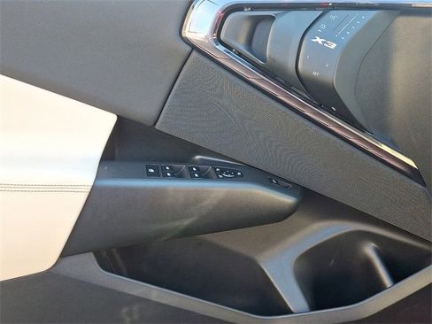 Used 2025 BMW X3 xDrive30i w/ Premium Package image 13