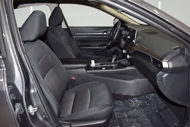 Used 2025 Nissan Altima 2.5 SV FWD image 18