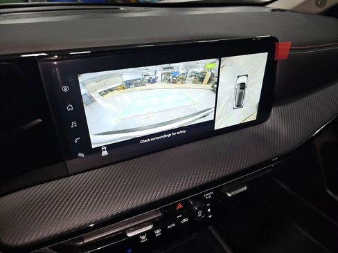 Used 2025 Nissan Kicks SR image 34