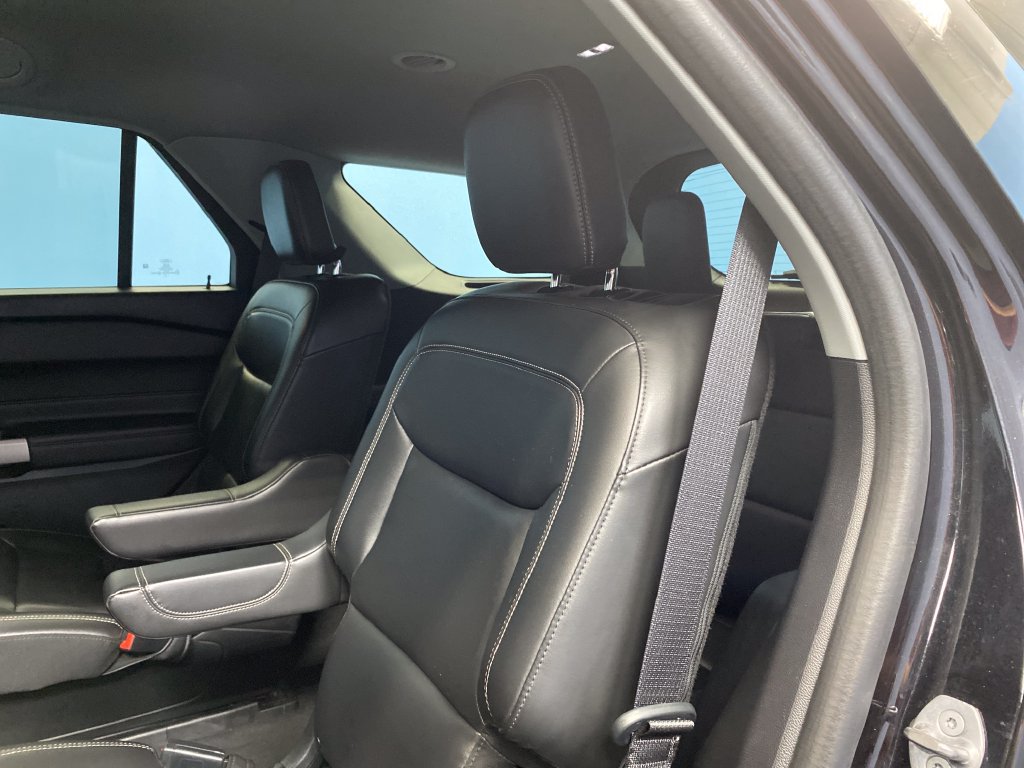 Used 2022 Ford Explorer XLT w/ Equipment Group 202A AWD/4WD image 26