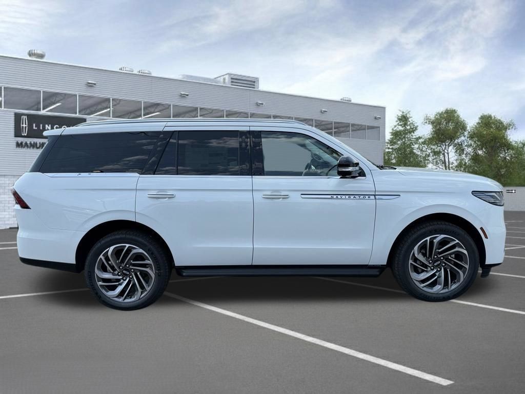 New 2027 Lincoln Navigator Premiere AWD/4WD image 3