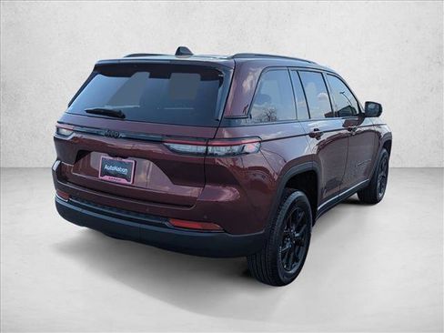 New 2025 Jeep Grand Cherokee Altitude image 5