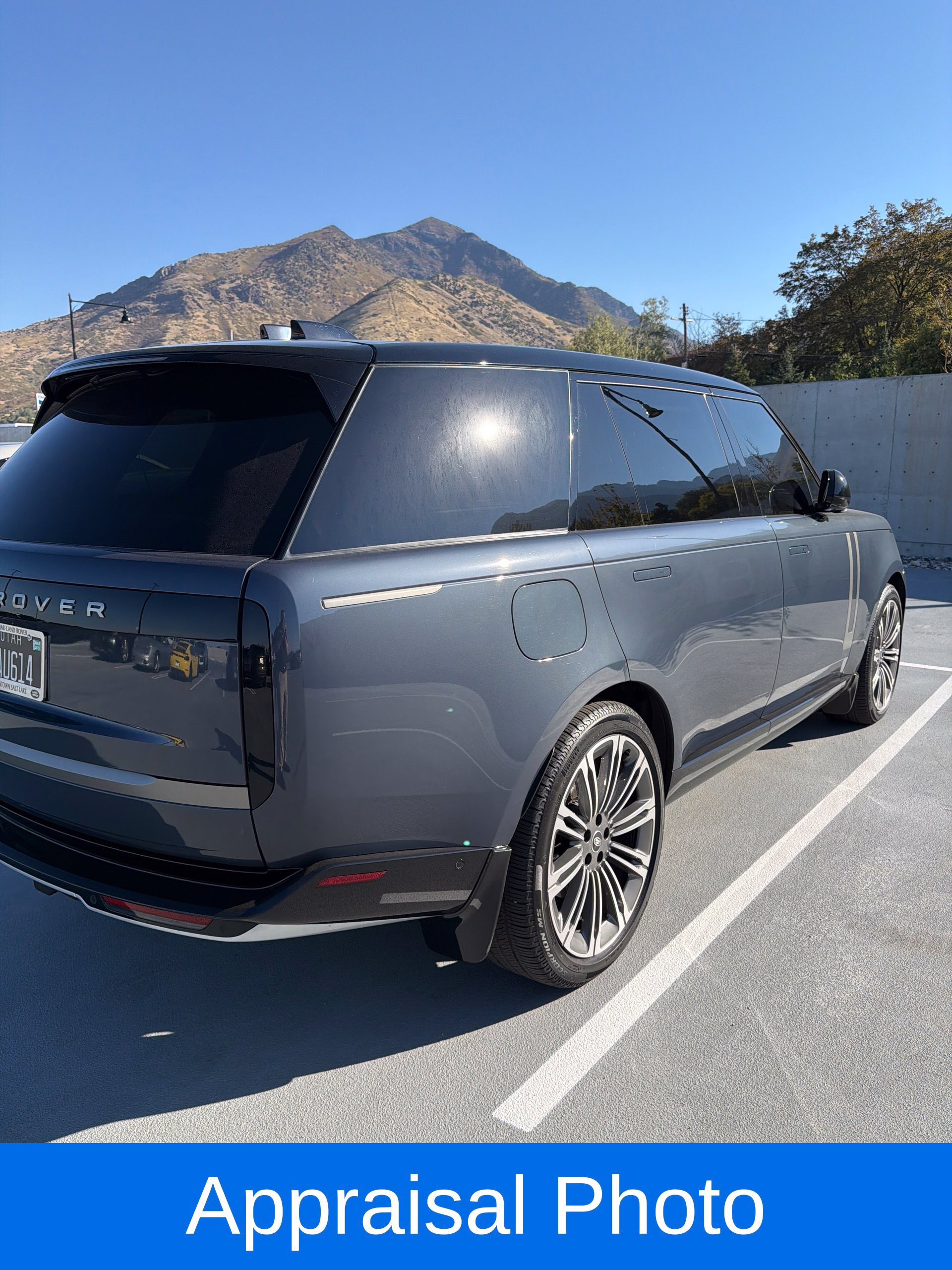 Used 2025 Land Rover Range Rover Long Wheelbase SE AWD/4WD image 7