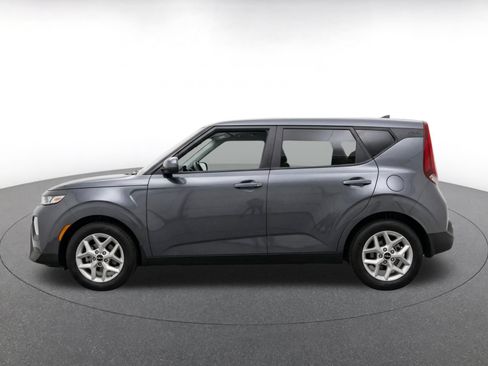 Used 2025 Kia Soul LX w/ LX Technology Package FWD image 4