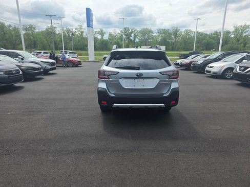 Used 2025 Subaru Outback Limited AWD/4WD image 4