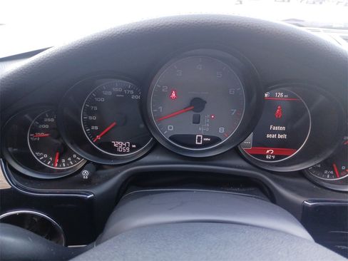 Used 2013 Porsche Panamera S image 18