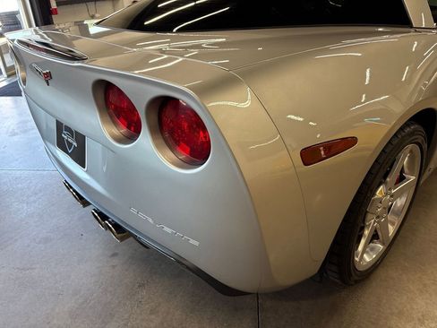 Used 2006 Chevrolet Corvette Coupe w/ Preferred Equipment Group RWD image 24