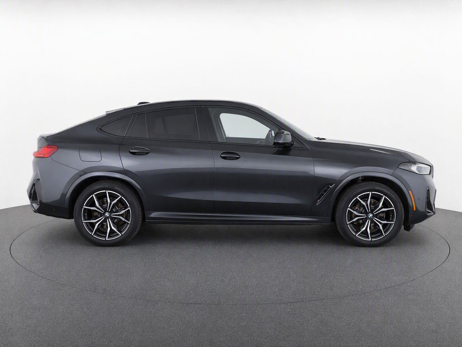 Used 2024 BMW X4 xDrive30i w/ Premium Package AWD/4WD image 4
