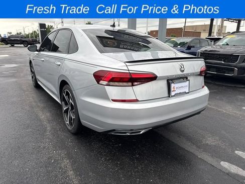 Used 2020 Volkswagen Passat 2.0T R-Line FWD image 4