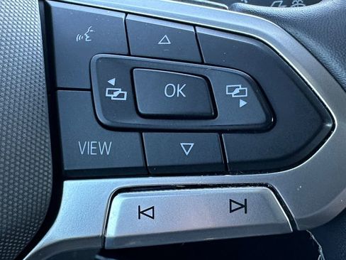 Used 2022 Volkswagen Atlas Cross Sport SE image 19