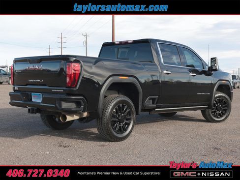 Used 2023 GMC Sierra 3500 Denali w/ Denali Black Diamond Edition image 4