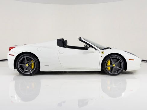 Used 2015 Ferrari 458 Spider image 2