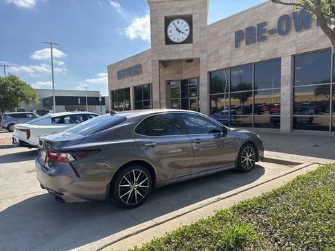 Used 2024 Toyota Camry SE image 8