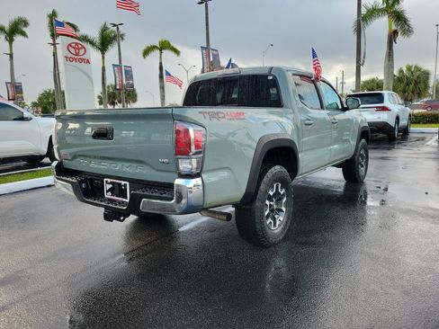 Used 2022 Toyota Tacoma TRD Off-Road AWD/4WD image 11
