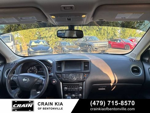 Used 2020 Nissan Pathfinder SL FWD image 13