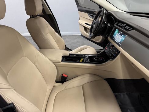 Used 2020 Jaguar XF Premium image 57