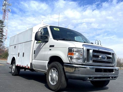 Used 2010 Ford E-350 and Econoline 350 Super Duty image 3