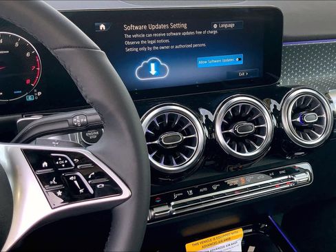 New 2025 Mercedes-Benz GLB 250 GLB 250 image 8