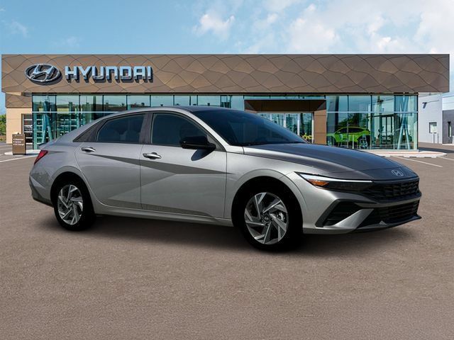 New 2025 Hyundai Elantra SEL FWD image 10
