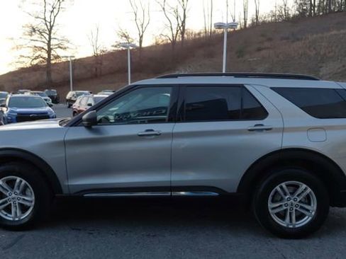 Used 2021 Ford Explorer XLT w/ Equipment Group 202A image 7