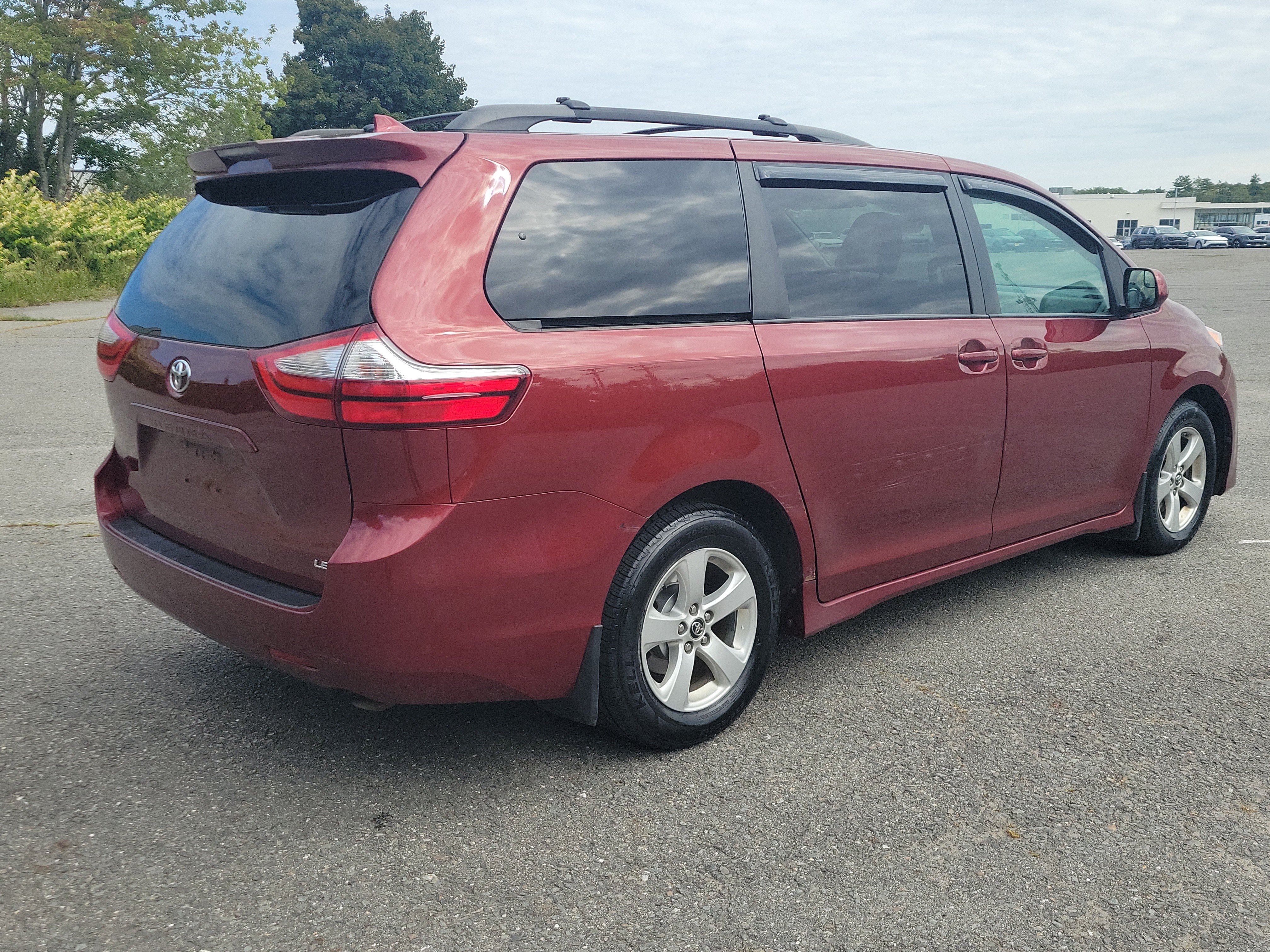 Used 2019 Toyota Sienna LE FWD image 5