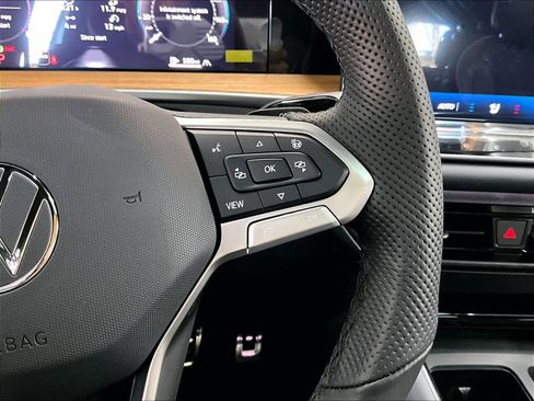 New 2026 Volkswagen Tiguan SEL R-Line image 18