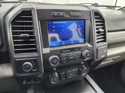 Used 2022 Ford F350 XLT w/ Black Appearance Package image 11