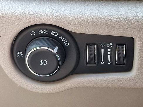 Used 2023 Chrysler Pacifica Touring-L FWD image 23
