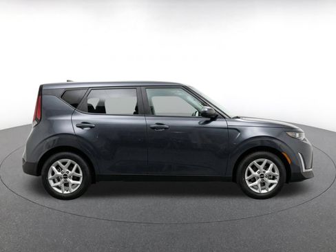 Used 2025 Kia Soul LX w/ LX Technology Package FWD image 10