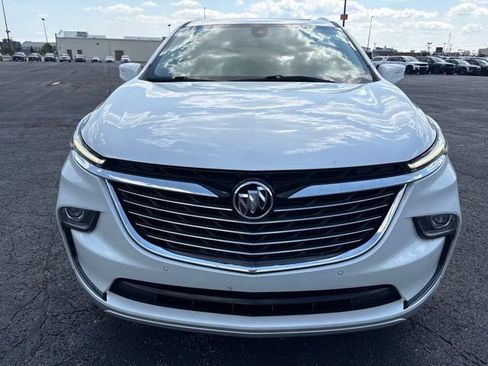Used 2023 Buick Enclave Essence w/ Experience Buick Package FWD image 2